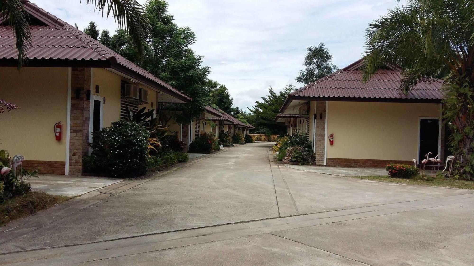 Palm Sweet Resort Chumphon Exterior foto